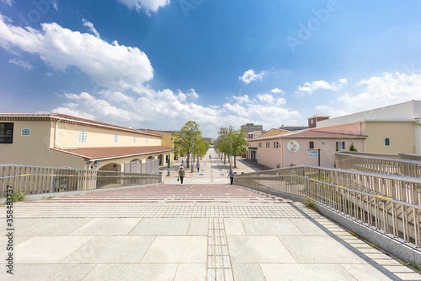 Fototapeta 新型コロナウイルス禍で閑散とした人通り