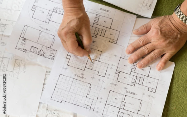 Obraz 住宅　リフォーム　建替　図面で打ち合わせイメージ　