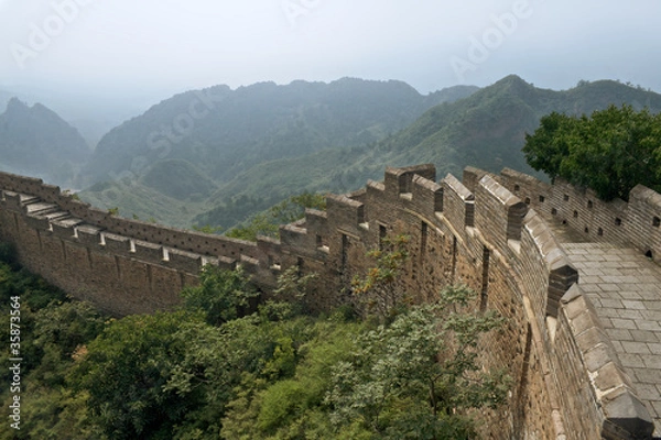 Fototapeta Great Wall of China Jinshaling path curving round a corner
