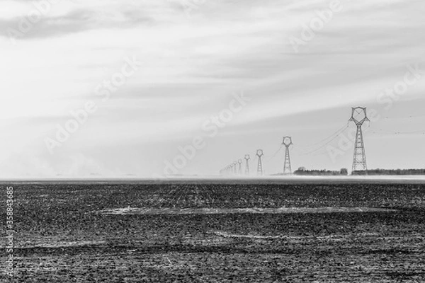 Obraz Transmission line crossing stubble fires.

(Manual focus made on the background towers through the smoke.  The first two towers were not the focus target pt.) 