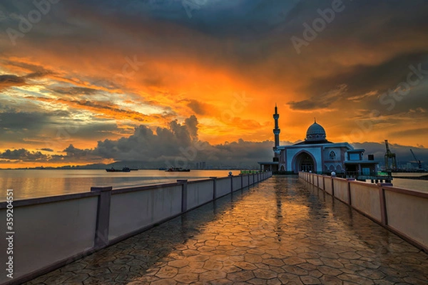 Fototapeta Beautiful architecture deisgn of a mosque floating on the seaside near Penang Port.