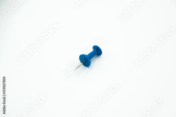 Obraz isolated blue pushpin in a white background
