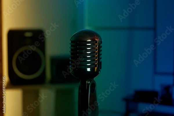 Fototapeta microfono colores estudio