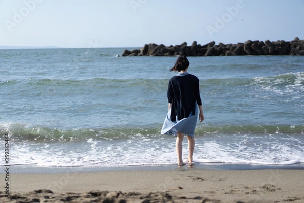 Fototapeta 海と女性