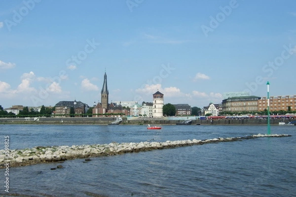 Fototapeta Düsseldorf am Rhein mit Schlossturm und Lambertuskirche