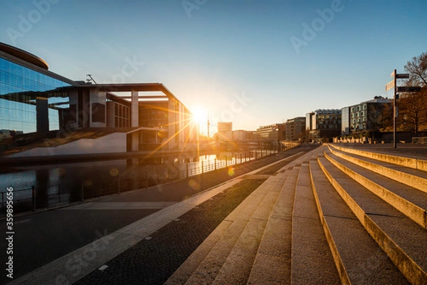 Fototapeta Berlin wschód słońca widok na panoramę miasta z wieżą telewizyjną i rzeką Spree