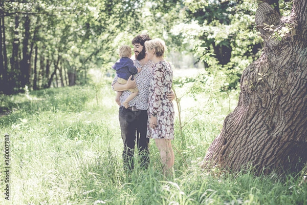 Obraz Familie bei Ausflug im Wald