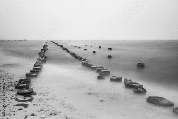 Obraz czarno białe morze 