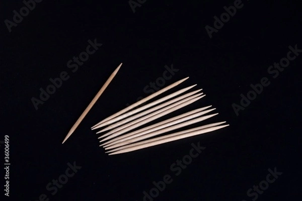 Obraz stuzzicadenti su sfondo nero