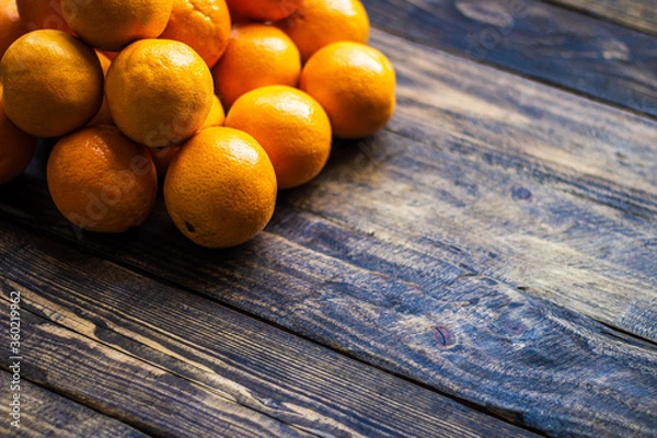 Obraz many oranges on wooden background
