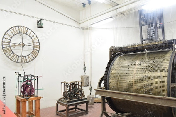 Obraz How a clock tower works. 