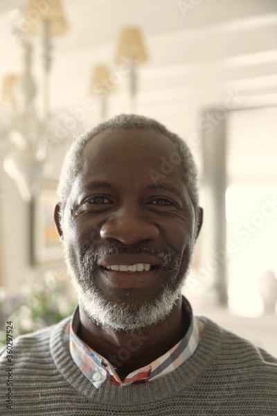 Fototapeta Mężczyzna spędzający czas w domu