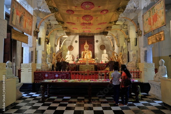 Fototapeta Kandy, Sri Lanka - Temple of the Sacred Tooth. This temple where Buddha's tooth preserved, is one of the most important temples for Buddhists.
