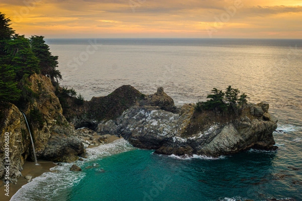 Obraz McWay Falls at sunset in Julia Pfeiffer Burns State Park, in Big Sur, California