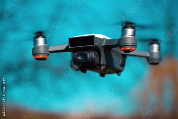 Obraz Latanie dronem