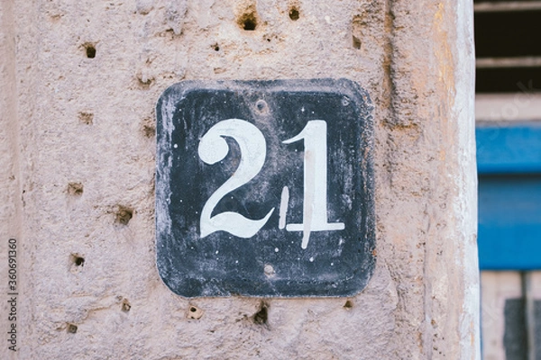 Obraz number twenty one on a wall