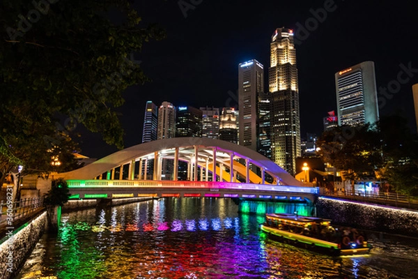 Fototapeta Singapore - 8 11 2018: Elgin bridge and skyscrapers at night