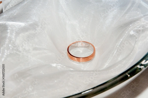 Obraz Wedding rings on white background