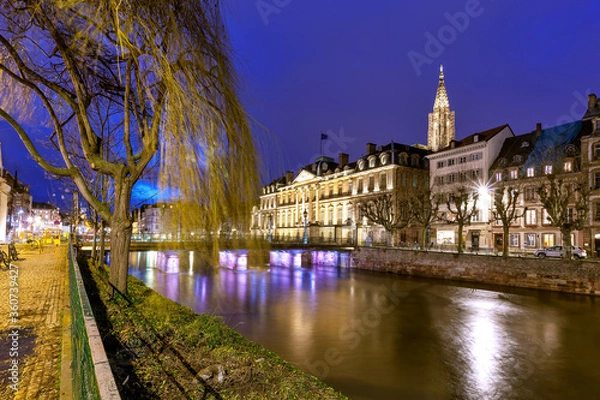 Fototapeta Stadtansicht in Straßburg in Frankreich Straßburger Münster zur blauen Stunde
