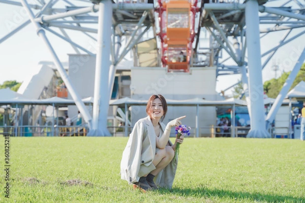 Fototapeta 女性と背景に観覧車