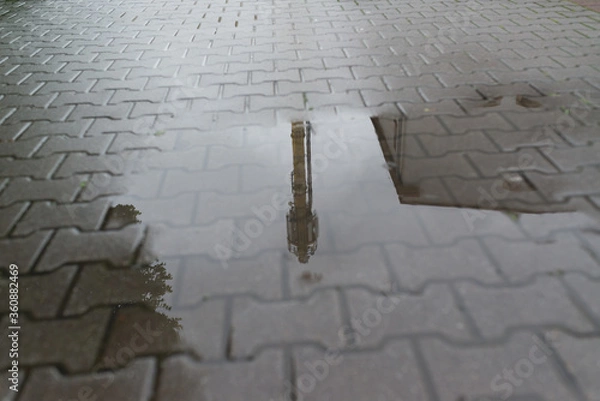 Obraz woda na kostce brukowej 