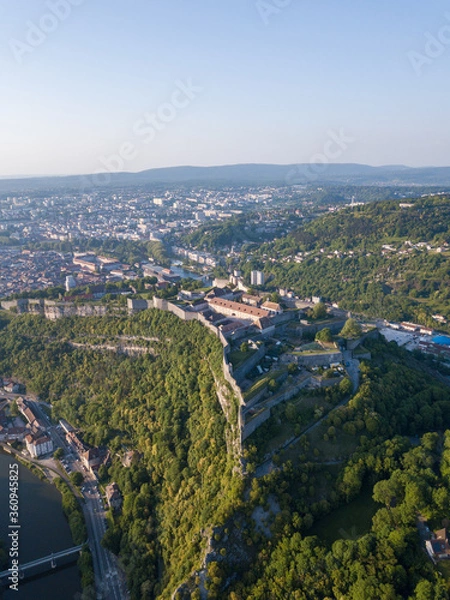 Fototapeta Citadelle de Besançon par drone