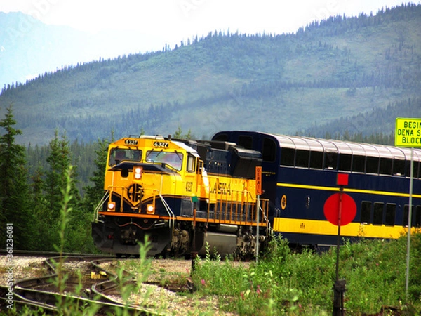 Obraz yellow train in Alaska