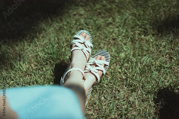 Obraz サンダルと女性