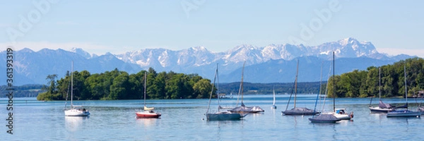 Obraz Panorama of Lake Starnberg with Roseninsel (rose island) and anchoring sailboats. Alps with Zugspitze at the horizon.