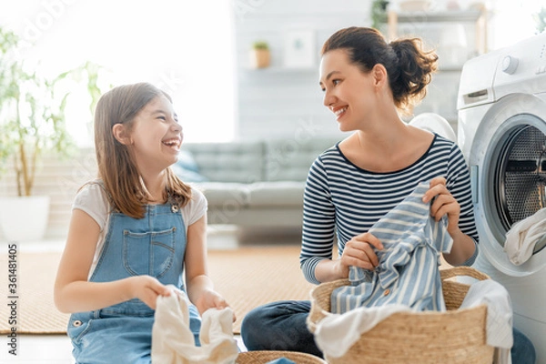 Obraz family doing laundry