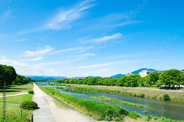 Obraz 京都　青空と鴨川の河川敷