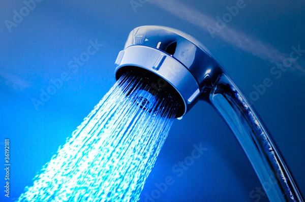 Fototapeta お湯を勢いよく出すシャワーヘッド