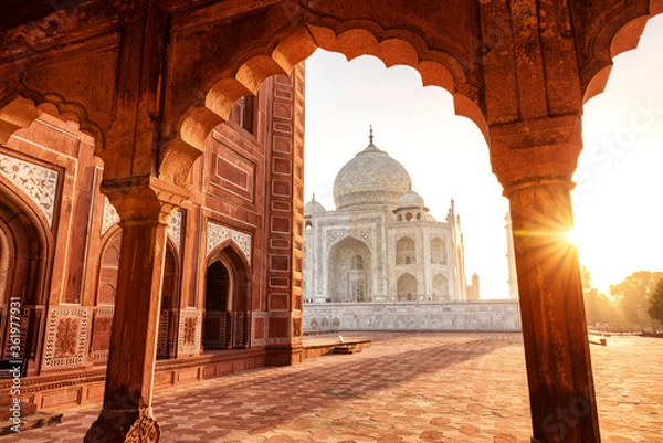 Fototapeta The magnificent Taj Mahal in India shows its full splendor at a glorious sunrise.