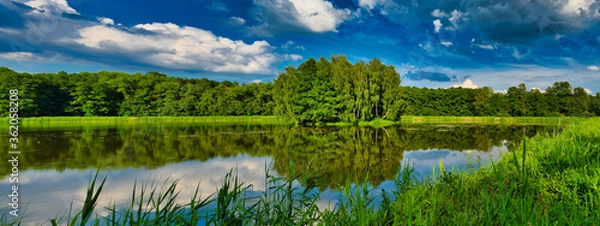 Obraz Pochmurny dzień nad jeziorem. Panorama 