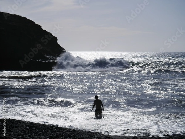 Obraz man walking on the beach