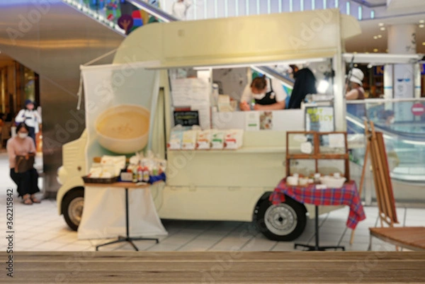 Fototapeta ショッピングモールに出店しているおしゃれなキッチンカー