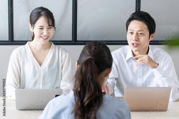 Fototapeta 面接する人々　ビジネスミーティング 