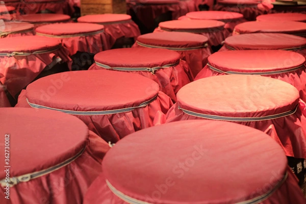 Obraz 瓶貯蔵して泡盛の古酒を製造している沖縄の蔵