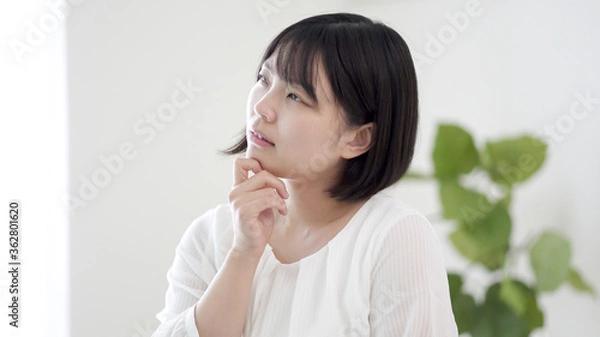 Fototapeta 考える女性
