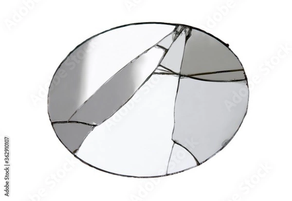 Obraz Oval broken mirror isolated on white background. Studio shot,clipping path.