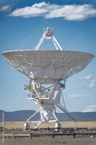 Fototapeta The Very Large Array site in New Mexico, USA where scientists use large sensors to search Earth's known universe for radio signals indicating the existences of  extraterrestrial life.