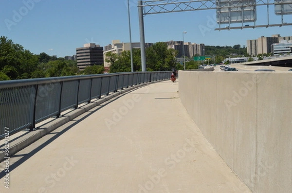 Obraz walking on the bridge