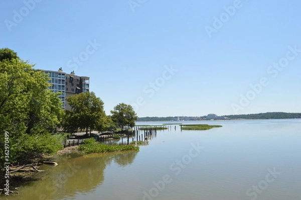 Obraz the river in the city