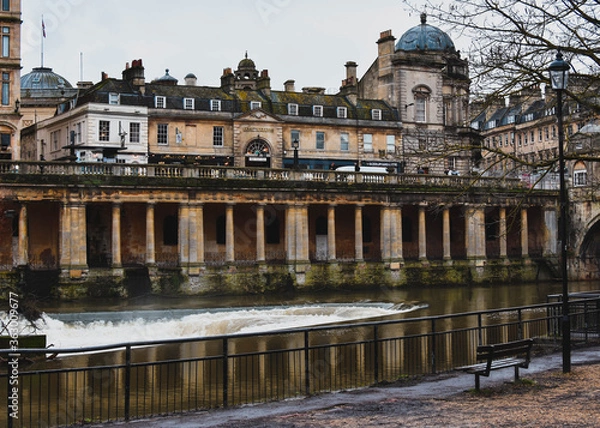 Fototapeta View of Bath Guildhall Market and it's reflection in the water of the river Avon on a cold winters day with a grey overcast sky in the background