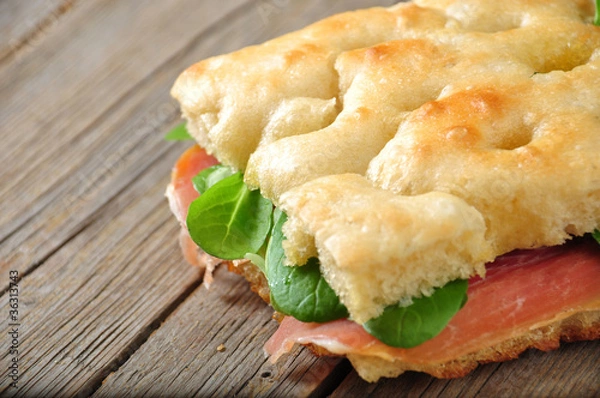 Obraz focaccia con crudo e valeriana