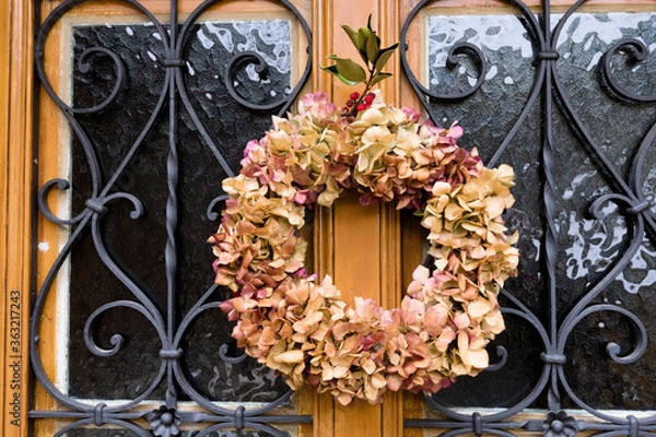 Fototapeta advent wreath on a door in a swiss village