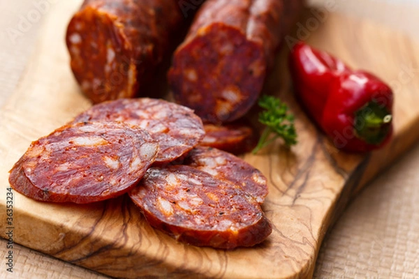 Obraz Salami pieprzowe (kiełbasa), wędzone