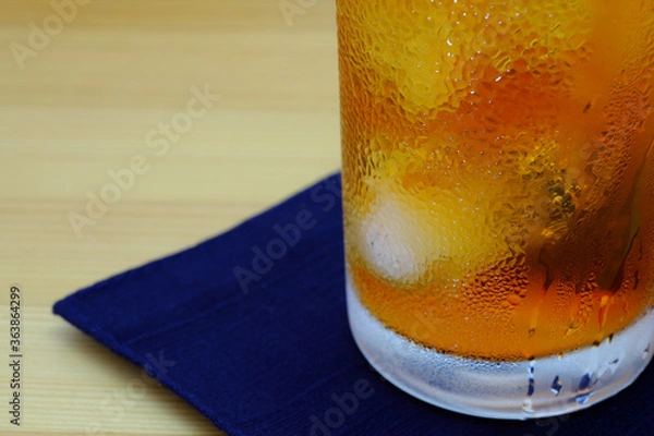 Obraz アイスティー入ったグラスのクローズアップ　iced tea