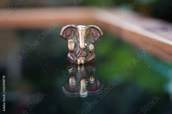 Obraz Ganesha deity in bronze on glas reflecting