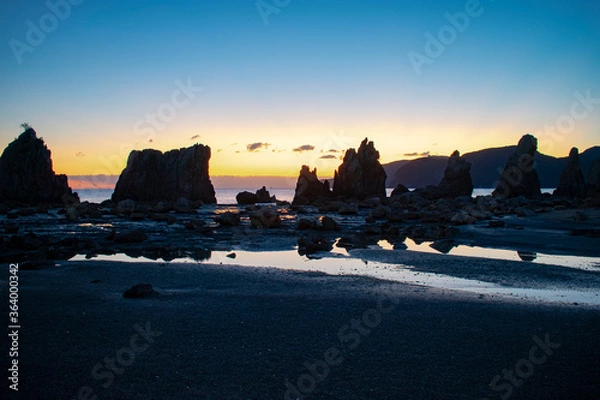 Fototapeta 朝焼けの橋杭岩